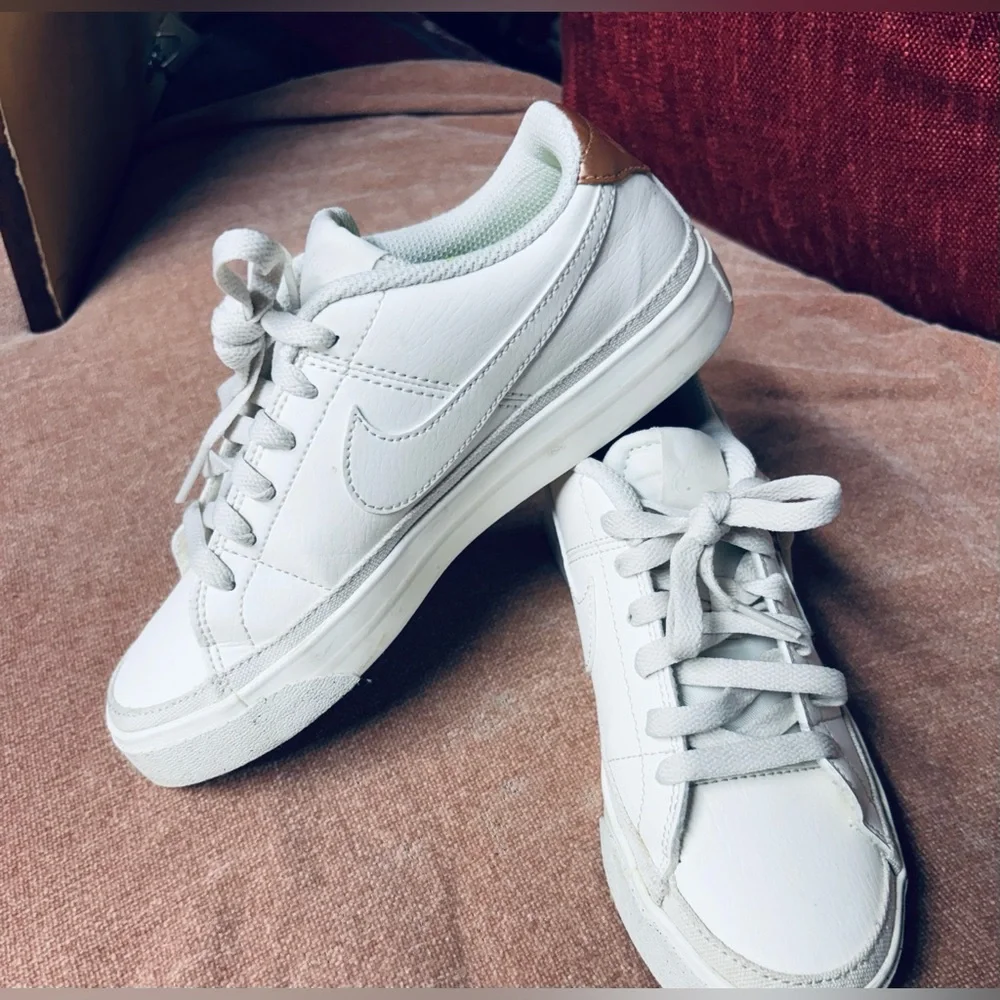 Nike White and Brown Sneakers - Picture 4 of 9